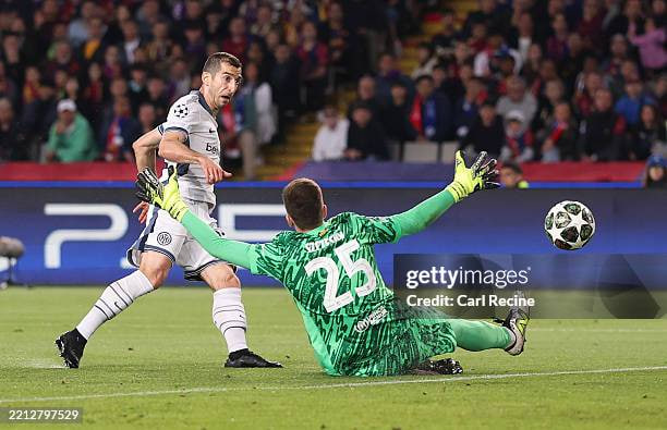 Генрих Мхитарян против Барселоны